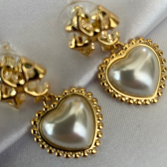 ❌Price Drop ❌NWT TORI BURCH MOTHER OF PEARL HEART DROP EARRINGS . - Picture 2 of 7